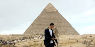 Foto: Najvyšší muž na svete sa stretol s najmenším dievčaťom na svete