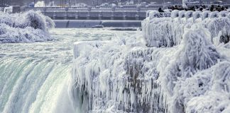 FOTO: Nádherné zábery zamrznutých Niagarských vodopádov!
