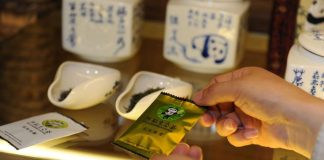 Najdrahší čaj? Hnojený pandím trusom a jeho cena je astronomická