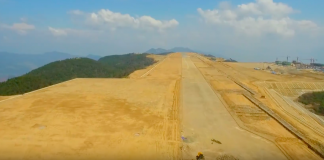 VIDEO: Neuveriteľné! Číňania odsekli kus kopca, aby na jeho vrchole mohli vybudovať letisko