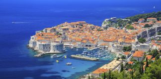 V chorvátskom Dubrovníku je zákaz kúpania. More je kontaminované fekáliami.