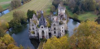 Túžite po živote ako z Disneyovky a k šťastiu vám chýba už iba zámok? Tento môže byť váš už za 50€!