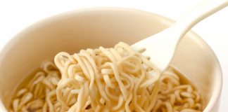 Vysokoškoláčka chcela ušetriť, tak jedla iba instatné rezance. Vďaka nim však skončila v nemocnici