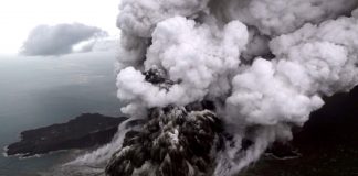 Ničivá tsunami v Indonézii si vyžiadala už 429 obetí, 154 ľudí je nezvestných.