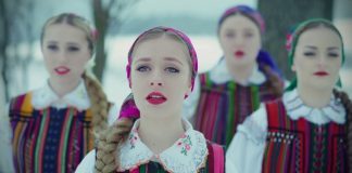 Známy hit skupiny Metallica nádherne prespievali Poľky v krojoch