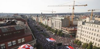 Na Václavskom námestí v Prahe demonštrovalo vyše 120 tisíc nespokojných ľudí