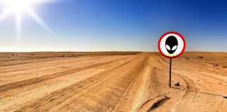 Lovci mimozemsťanov plánajú útok na tajnú americkú základňu AREA 51. Podarí sa im tam dostať?