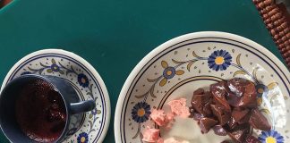 Žena bola roky vegánkou, teraz svojho 2-ročného syna kŕmi surovým mäsom