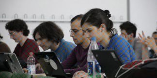 Na prvý pohľad farebné fotografie sú v skutočnosti čiernobiele. Ako je to možné?