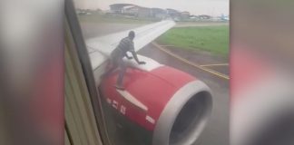 Muž spôsobil paniku na nigérijskom letisku, vyliezol totiž na krídlo odlietajúceho lietadla