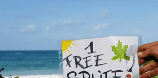 Jamajka motivuje turistov k poriadku: Joint zadarmo za každý nazbieraný kôš odpadkov z pláže!