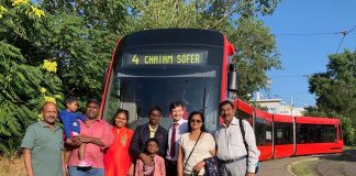 Indická rodina prišla na Slovensko, aby sa mohla previezť na bratislavskej električke