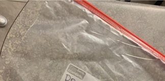 Matka dala svojej nevďačnej dcére poriadnu lekciu po tom, ako hodila darček od nej do koša