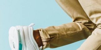 Nové Nike Jesus Shoes obsahujú svätenú vodu a sú ozdobené zlatým krížikom. Vypredané boli takmer okamžite