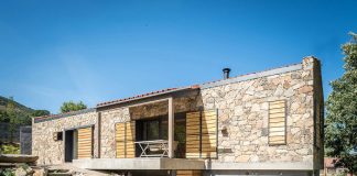 Architekti navrhli dom postavený len z materiálu opustených budov.. Pozrite sa na tú nádheru!