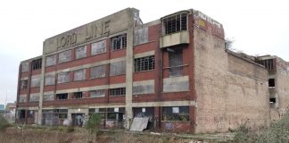 Veríte, že paranormálne javy existujú? Lee Steer a Lindsey Sheeranová určite áno! Ducha zachytili na kameru!