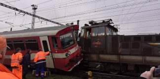 K zrážke vlaku a zálohy sa ZSSK expresne vyjadrila. Vyjadrenie vás buď pobaví, alebo totálne pobúri: „Je to v keli – oba vlaky sú naše.“