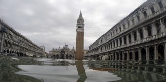 Historické talianske mesto, Benátky, zasiahli najhoršie záplavy za posledných viac ako 50 rokov. Hladina vody neustále stúpa!