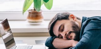 Zamestnancovi platili neuveriteľných 10 rokov za to, že vo firme nerobil absolútne nič! Keď na to vedenie prišlo a dostal padáka, neobišlo ho ani veľmi vysoké odstupné