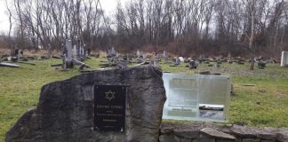 Židovský cintorín v Námestove bol napadnutý vandalmi! Poškodili viac ako 75 pomníkov!