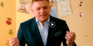 Robert Fico vo volebnej reklame prirovnáva svojich politických oponentov k malým deťom v škôlke