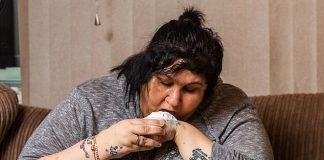 44-ročná matka piatich detí je závislá na detskom zásype Johnson’s. Za deň dokáže zjesť aj celú fľašu tvrdí