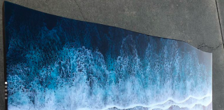 Morské pobrežie priamo na stole! Spojením prírodných materiálov vzniklo umelecké dielo v hodnote dvetisíc eur!