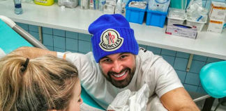 Slovenský MMA zápasník, Attila Végh, je čerstvým otcom! Pozrite si fotku priamo z pôrodnej sály…