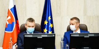 Vláda vyhlasuje na Slovensku núdzový stav, bratislavský Volkswagen zajtra zrejme prestane vyrábať. Peter Pellegrini potvrdil, že na Slovensku je dokopy 61 infikovaných osôb. Dnes tak pribudlo 17 nových prípadov.