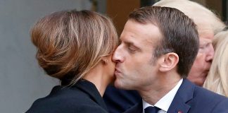 Francúzsko v rámci opatrení proti šíreniu vírusu COVID-19 zakazuje občanom bozky na líca