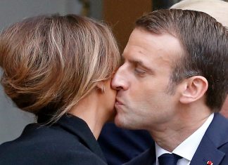 Francúzsko v rámci opatrení proti šíreniu vírusu COVID-19 zakazuje občanom bozky na líca