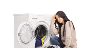 Omyly pri praní bielizne, ktoré ničia vašu práčku